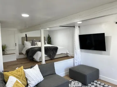 Mountain Views/Studio in Montecito. 7-10 min to beach or downtown SB Hotels near Manning Park - Area 9