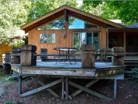 Luxury Cabin with Indoor Heated SaltWater Pool! ウェッブのホテル