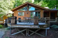 Luxury Cabin with Indoor Heated SaltWater Pool!