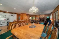 Treehouse feel, sleeps 10! Near Crystal Lake’s South Shore public beach and CSA.