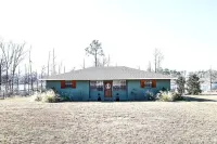 "Honey Hole on Lake Seminole" Lake front home with Boat Lift and Beautiful Views