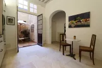 Magnificent apartment on Place aux Herbes- 16th century building