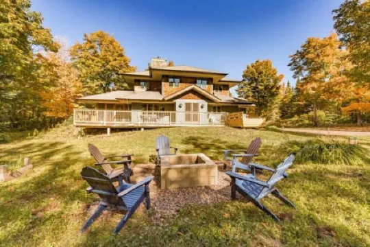 Secluded house in the wood w/ sauna, game room. Near lake Caribou & Lutsen ski.