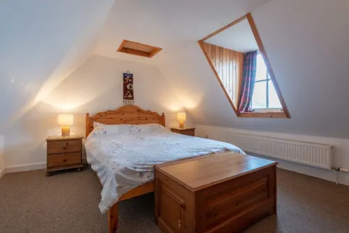 Lovely foresters cottage, amazing Loch Ness views, private beach, pets welcome