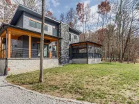 3-Br Luxury Home with Hot Tub & Arcade Games トレーシー・シティのホテル