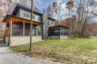 3-Br Luxury Home with Hot Tub & Arcade Games - Wifi