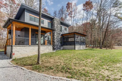 3-Br Luxury Home with Hot Tub & Arcade Games Hotels in Tracy City