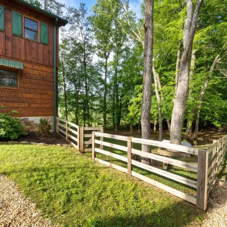 Cabin getaway in downtown!