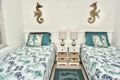 Paradise in Key Colony Beach + Cabana Club Sombrero Reef 주변 호텔