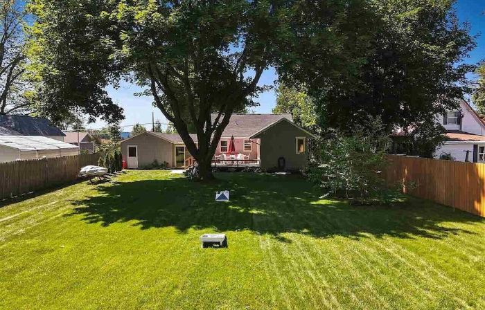 Nautical Themed - Downtown Boyne City Getaway Close to the Lake