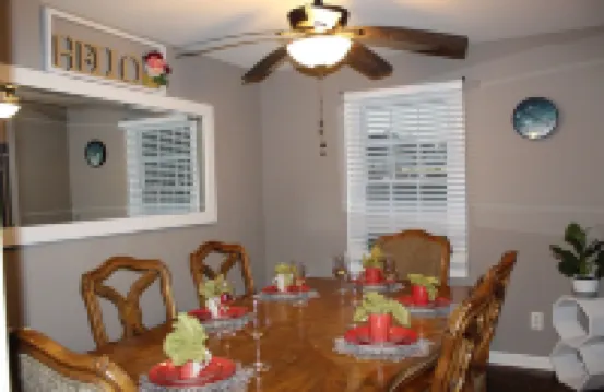 Cozy Relaxing 4-bedroom House in Forest Park Hotels in Forest Park