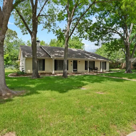 Family Friendly, Updated, Charming Home in North Denton