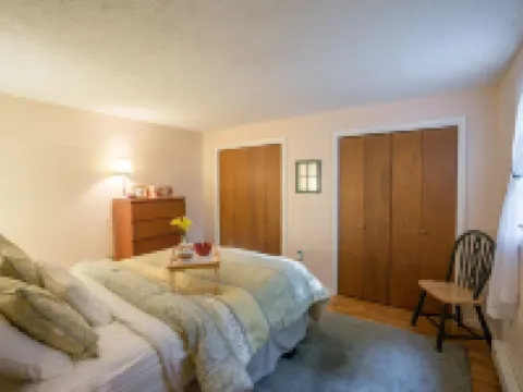 Resort home with Private hot tub , fireplace, pools, pond, WIFI Hotels in Campton