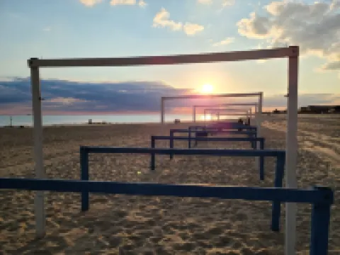 10 min drive to Stone Harbor Beach, 20 min to Cape May, 15 min to Wildwood Crest