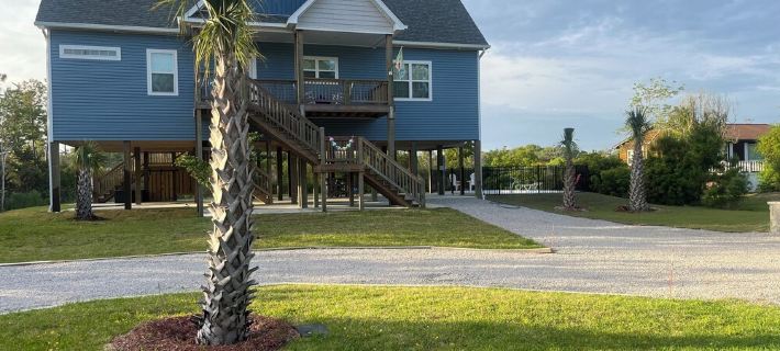 Emerald Isle,  Family vacation home, walk to beach and sound with in ground pool Hotels in Emerald Isle