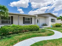 Heated pool on water, 3-bedroom house in beautiful Tampa
