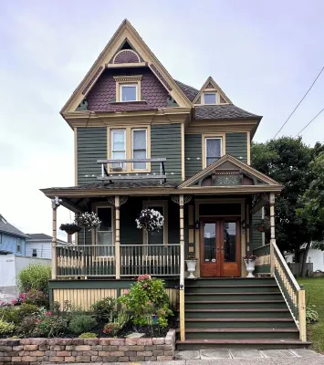 Elysian Loft – Where Serenity Meets Style, Your Tranquil Retreat above the Spa Hotels in Oswego