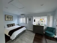 Contemporary Studio Close to Beach