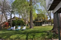 Large Mediterranean pool, river, basketball, sleeps 26, 8 bedrooms Hotels near Polmedia Polish Pottery