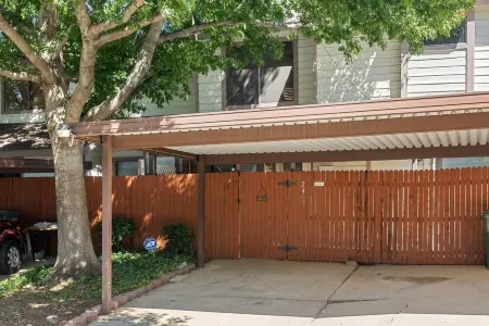 Cozy home 10 min from AT&T stadium Отели рядом с достопримечательностью «Университет Техас в Арлингтон»