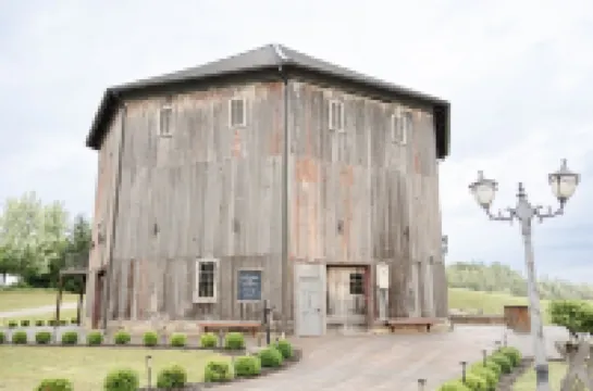 The Estate House: Timeless Elegance at 1885 Farms Hotels in 