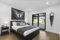 4 Bed, Hot Tub, Private Miami Home