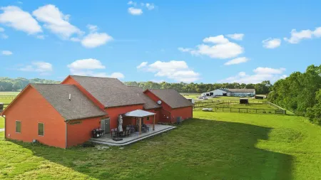 Luxurious Horse Farm Retreat - 3BR/3.5BA Oasis