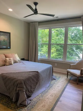 Gorgeous New Waterfront Lake House