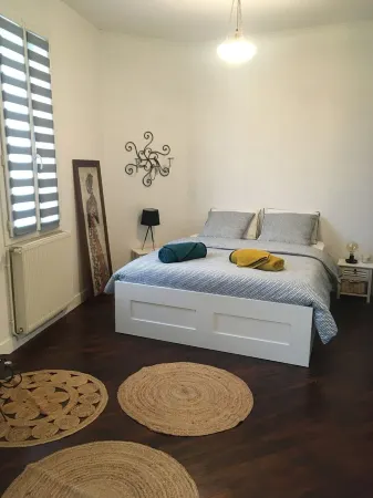 Charming Town Center House Отели в г. Шаранта