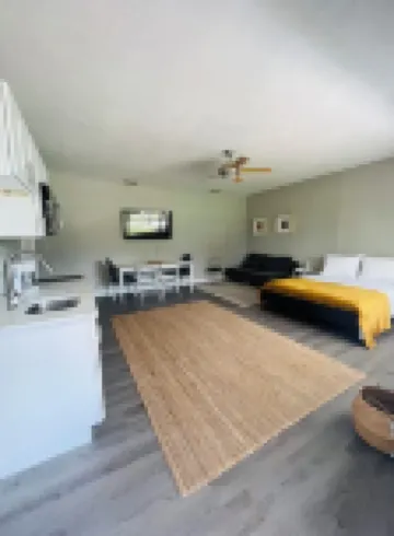 Modern Studio in Downtown