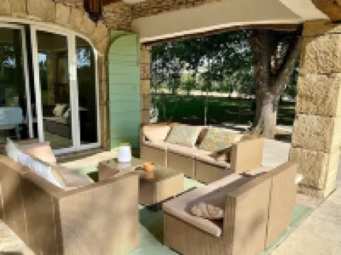 Mas Provençale Entouré de Pommiers, Piscine et Terrain de Tennis Hotels in Cavaillon