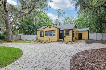 Cottage By UF - Walk to Stadiums, Campus and Midtown