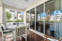 Luxurious 3BR Condo in the Exclusive Gated Gulf Harbour Yacht & Country Club Các khách sạn ở Iona