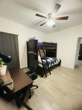 New & Modern 2b/2b Apartment Centrally located