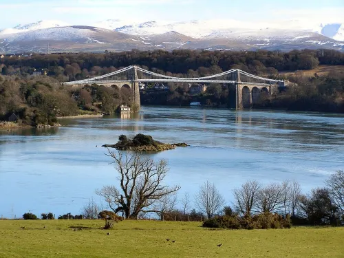 Modern 2 Bedroom Apartment in Menai Bridge great to explore Anglesey & Snowdonia Hotels in Menai Bridge