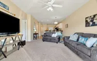 Fabulous & clean lake condo 2BD/2BA sleeps 8!