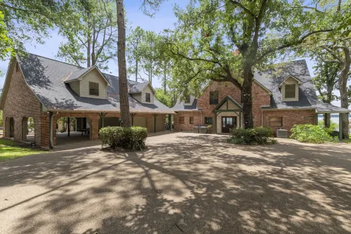 BEAUTIFUL WATERFRONT LISTING- With great out door amenities