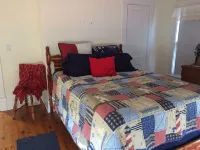 Reedville Retreat, waterfront w/ private dock &outdoor sink-for fishing/crabbing