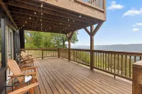 Mountain’s Edge by Appalachian A-Frames, Mountain View, Hot Tub, WiFi