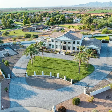 Golfer's Dream 7,000 Sq. Ft WHITE HOUSE