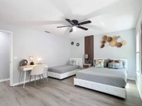 Seabreeze garden oasis, jacuzzi, golf, mins ->beaches