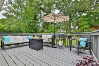 Cozy Home w/ Private Deck + Smart TVs, DT Marietta & ATL