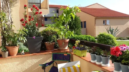 exceptional view of the sea terrace not overlooked sunny and quiet Отели в г. Коллиур