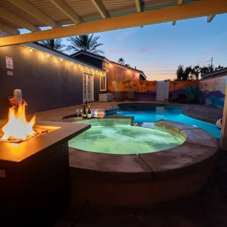 Close to Bnp Paribas Open•Private Saltwater Pool & Spa•Free Spa Heat•King Beds