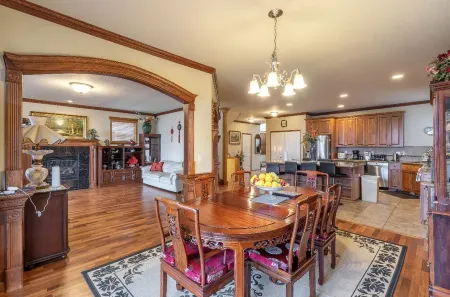 Beautiful house near Columbia Gorge Отели в г. Грешам