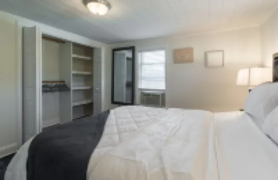 Clean Luxurious Retreat, Parking, Restaurants, Near New Hope. <1mile Del river