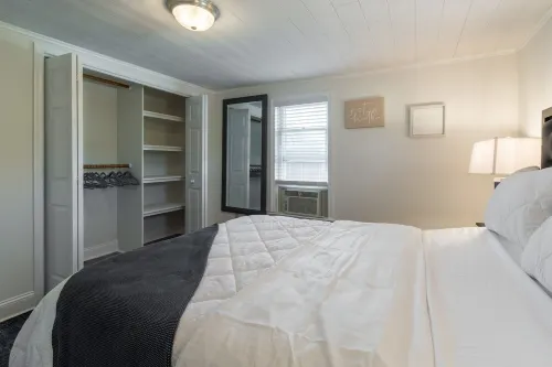 Clean Luxurious Retreat, Parking, Restaurants, Near New Hope. <1mile Del river
