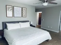 Relax & Unwind: Desert Pool Hideaway Hôtels à proximité de : Desert International Horse Park