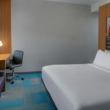 Aloft Green Bay