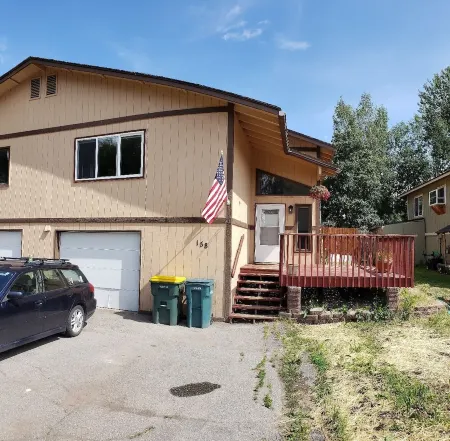 Southside Serenity: Your Alaskan Hideaway with a Hot Tub! Отели рядом с достопримечательностью «Зоопарк Аляска»